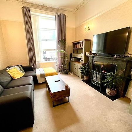 Entire 2 Bedrooms Flat In Victoria, Central Londra Esterno foto