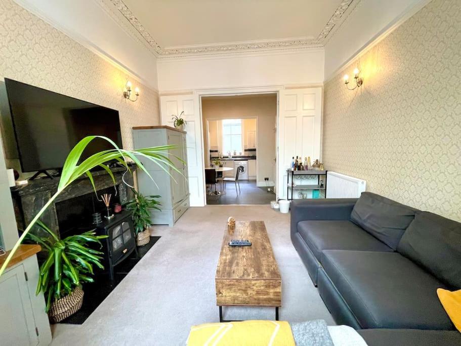 Entire 2 Bedrooms Flat In Victoria, Central Londra Esterno foto