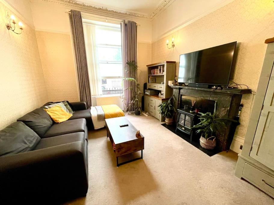 Entire 2 Bedrooms Flat In Victoria, Central Londra Esterno foto