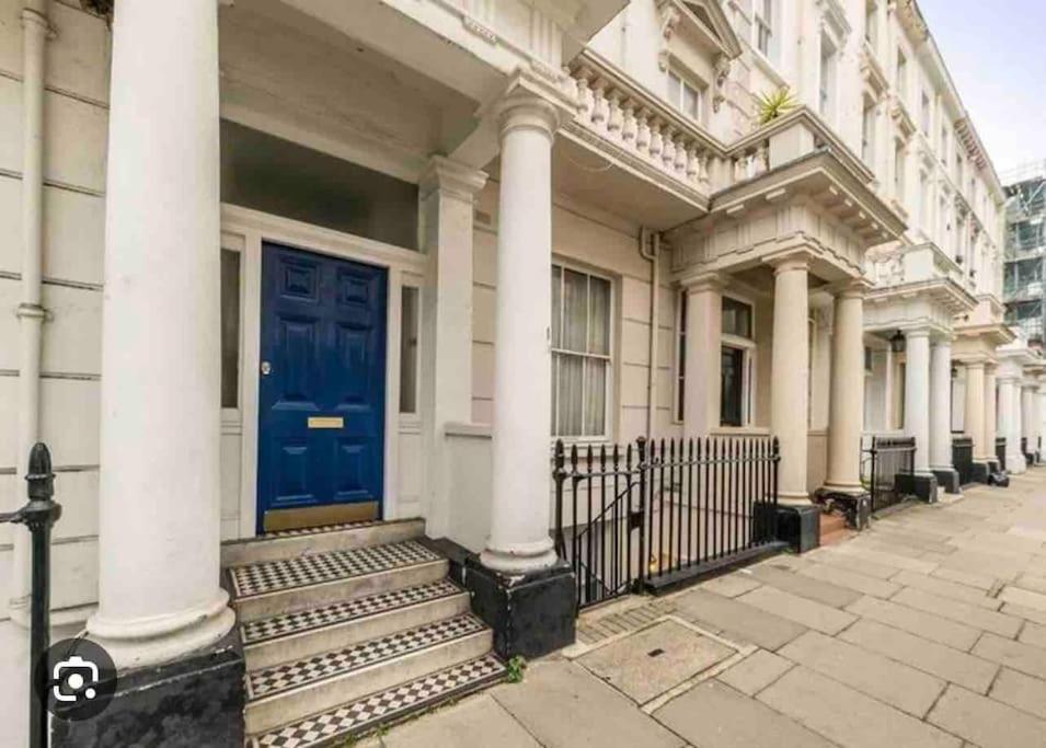 Entire 2 Bedrooms Flat In Victoria, Central Londra Esterno foto